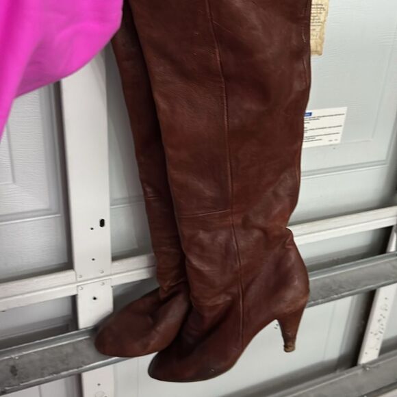 Brown Leather Knee-High Boots -  Size 8.5 High Boots - Great Conditon - Low Heel - Picture 4 of 4